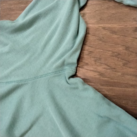 Ladies XL Old Navy Turquoise Deep Scoop Neck Long Sleeve T-shirt - Picture 4 of 7